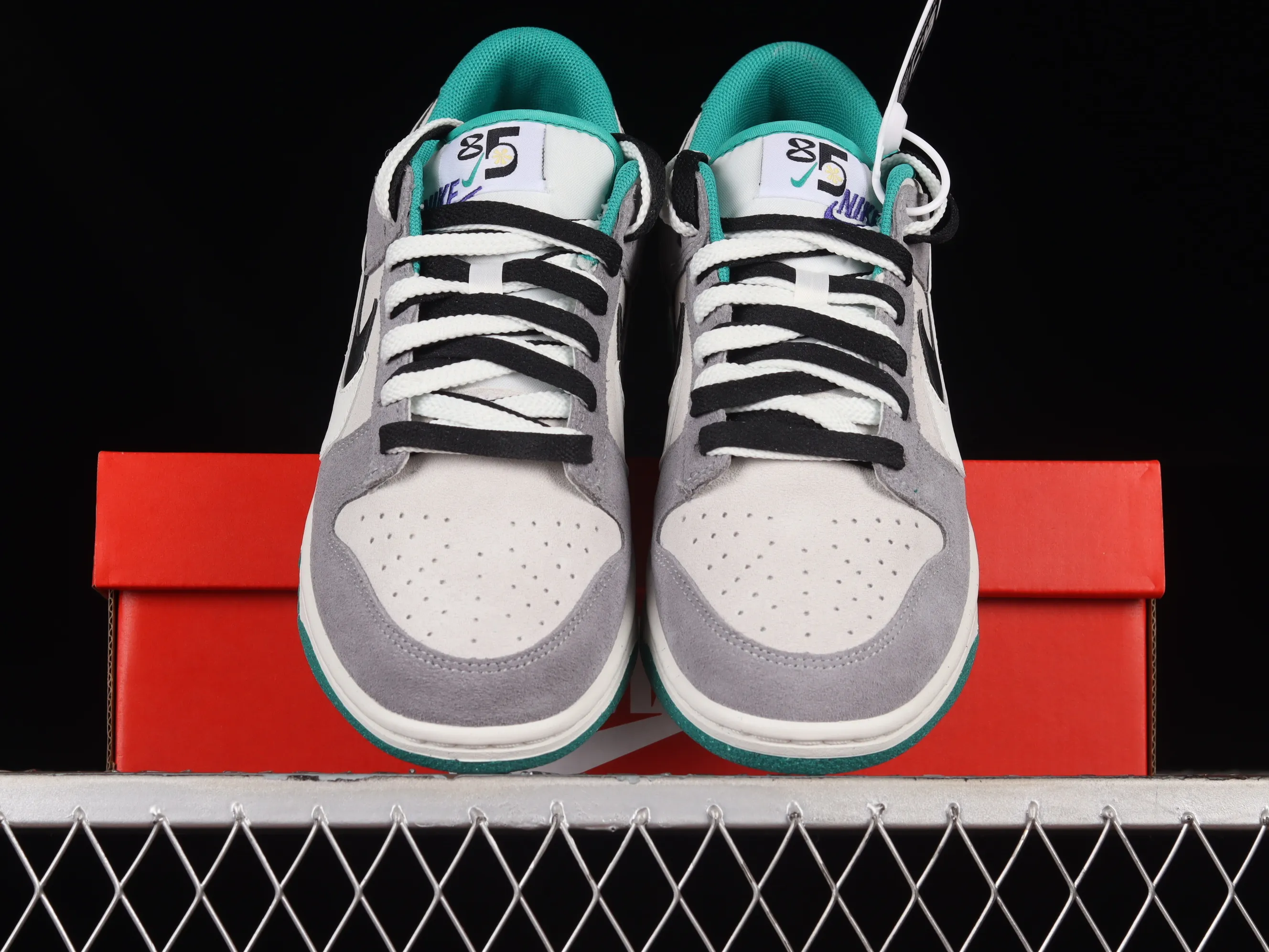 All categories Nk SB Dunk Series Nk SB Dunk Low low-top sneakers Nk SB Dunk Low "85" white and black double hook strap gray SB low-top sports and leisure sneakers DO9457-132